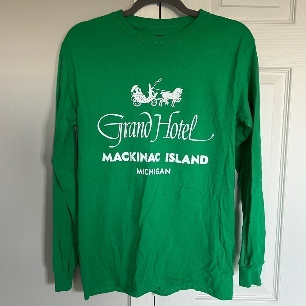 Grand Hotel Mackinac Island Long Sleeve Tee in Green - Size S